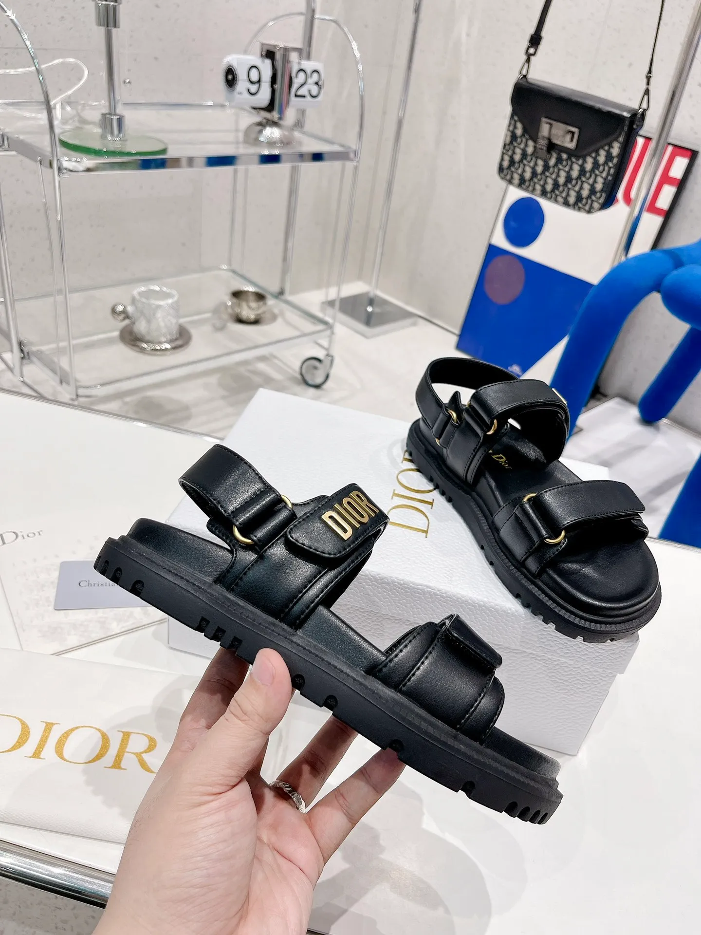 👟👟Ex-factory price 440👟👟 Dior 2022 Dior new color Velcro sandals original replica super durable and versatile style very comfortable on the feet, slim and white, more fragrant than the fragrant grandma model upper: original cowhide lining: sheepskin lining buckle: original d hardware buckle outsole: original molded T👟👟 ex-factory price U outsole Code number: 35～40#